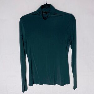 RW&CO. Green Fitted Long Sleeve Mock Neck Blouse M